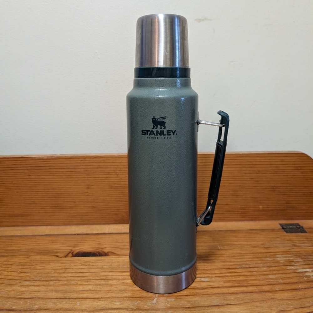 Stanley Classic Vacuum Bottle Green Thermos w Cup Stopper